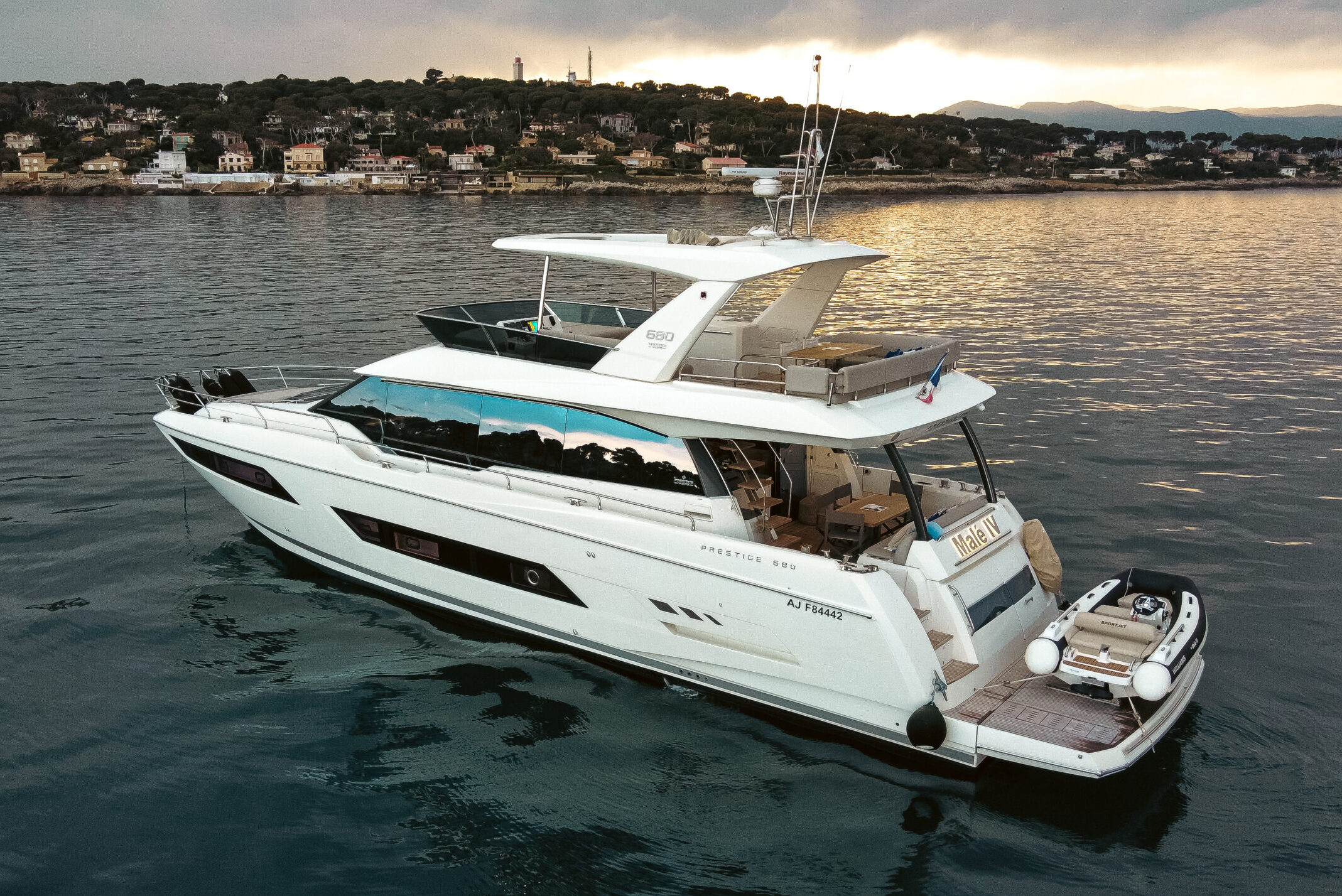 Prestige 680 for rent in Monaco - Monaco Boats